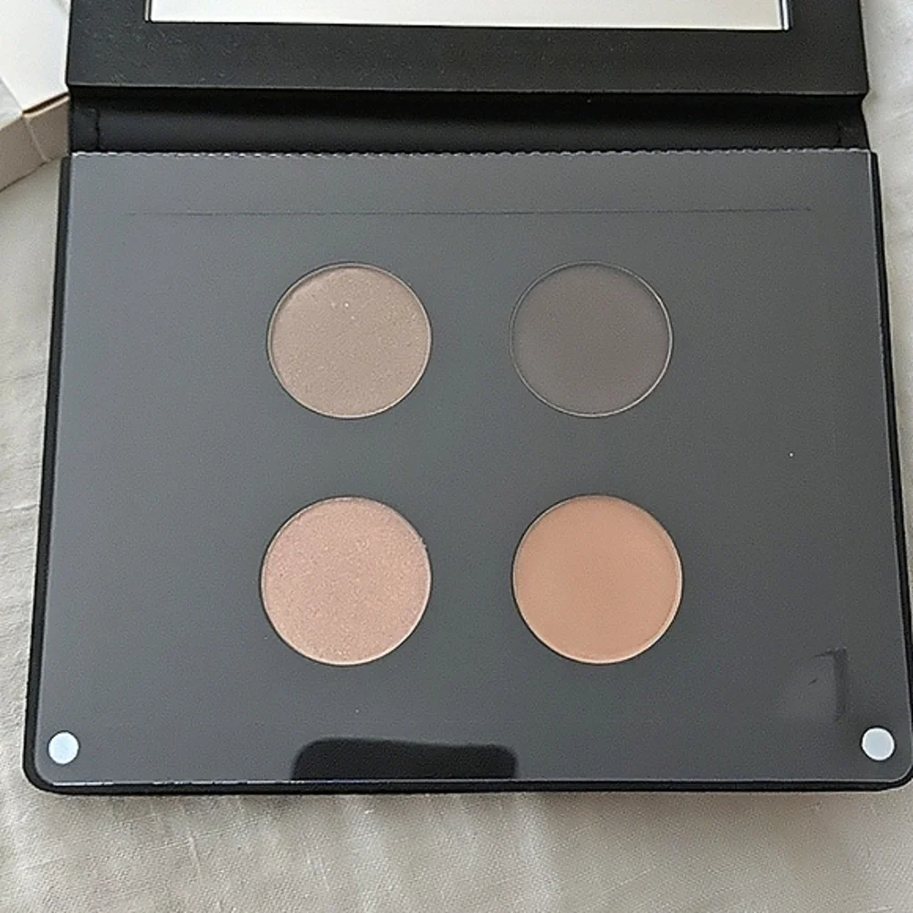 NWT Ittse Magnetic Eye Palette Eco Vegan Leather Shimmer Buildable Netural